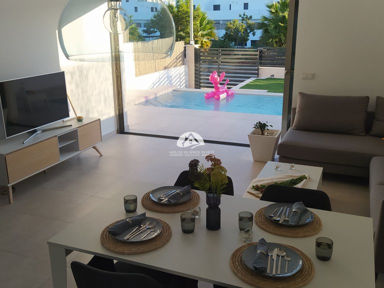 Villa for Sale in Villamartín - Las Filipinas Orihuela Costa, Alicante 11