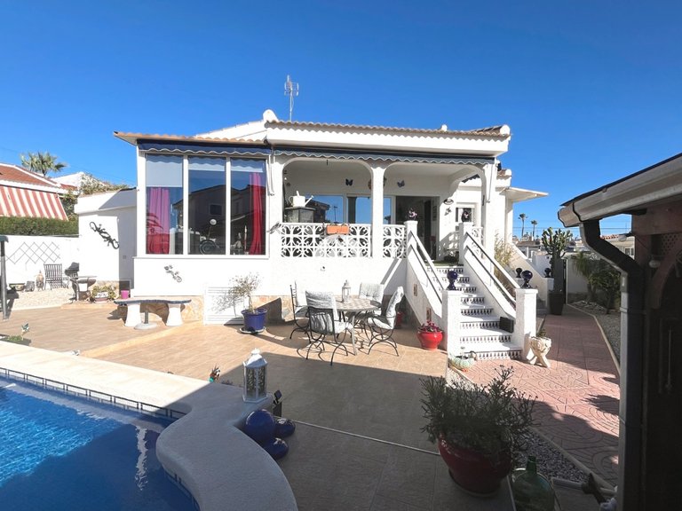Villa for Sale in Ciudad Quesada Rojales - Ciudad Quesada, Alicante 1