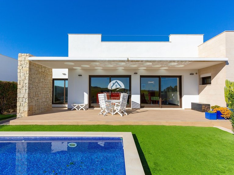 Villa for Sale in Vistabella Vistabella Golf, Alicante 1