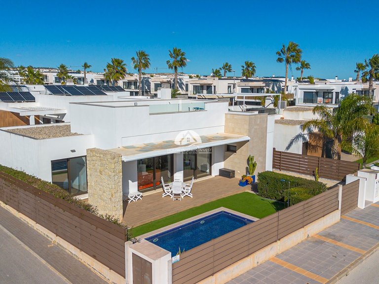 Villa for Sale in Vistabella Vistabella Golf, Alicante 31