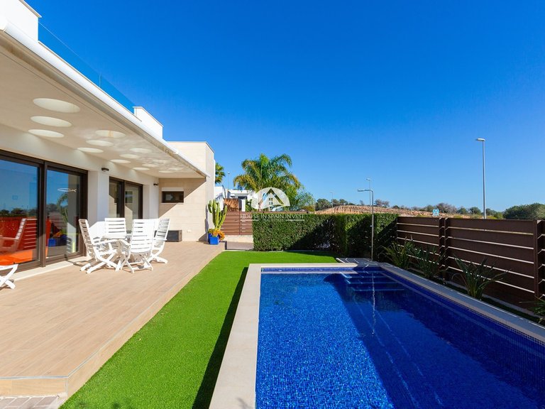 Villa for Sale in Vistabella Vistabella Golf, Alicante 40