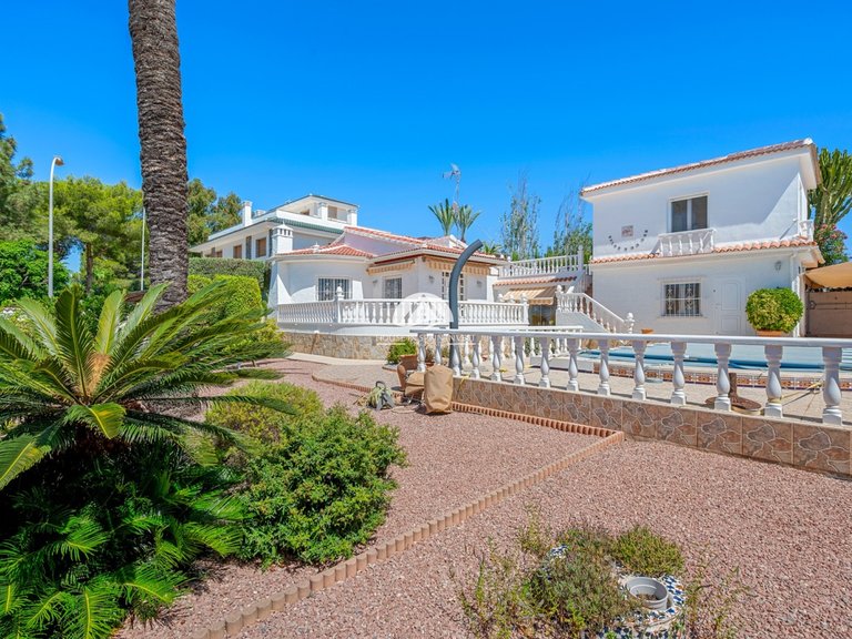 Villa for Sale in Ciudad Quesada Rojales - Ciudad Quesada, Alicante 1