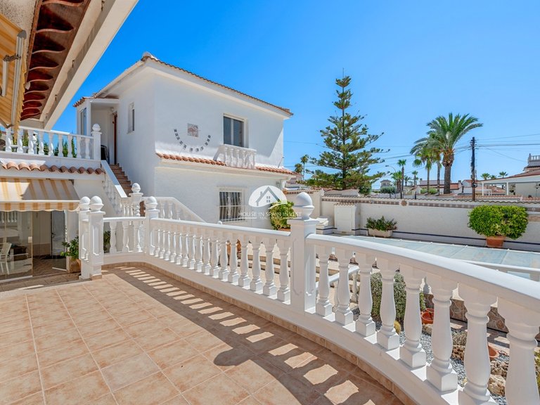 Villa for Sale in Ciudad Quesada Rojales - Ciudad Quesada, Alicante 3