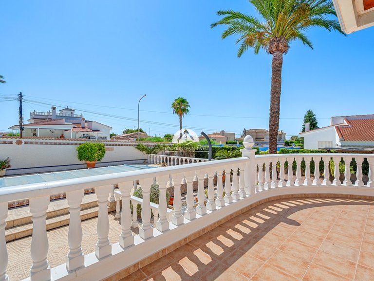 Villa for Sale in Ciudad Quesada Rojales - Ciudad Quesada, Alicante 4