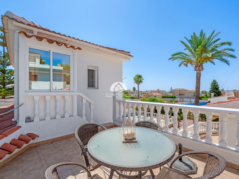 Villa for Sale in Ciudad Quesada Rojales - Ciudad Quesada, Alicante 28