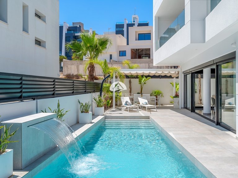 Villa for Sale in Guardamar - El Raso Guardamar Del Segura, Alicante 2