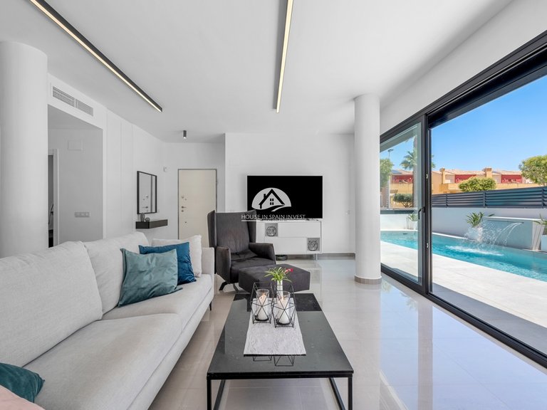Villa for Sale in Guardamar - El Raso Guardamar Del Segura, Alicante 10