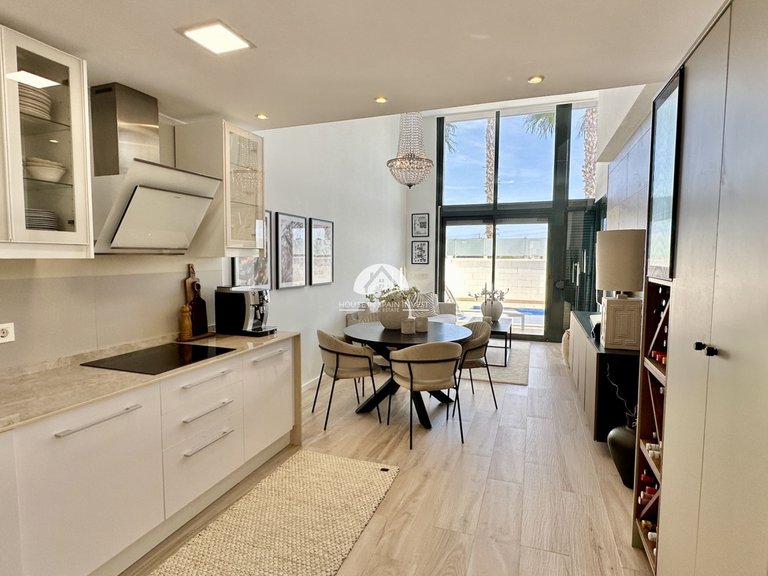 Villa for Sale in Lomas de Cabo Roig Orihuela Costa, Alicante 3