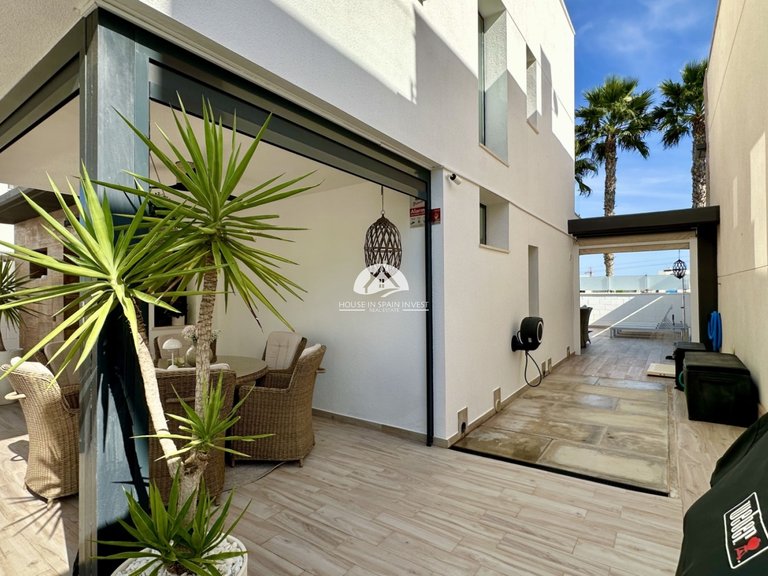 Villa for Sale in Lomas de Cabo Roig Orihuela Costa, Alicante 4