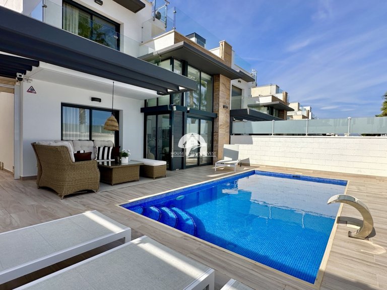 Villa for Sale in Lomas de Cabo Roig Orihuela Costa, Alicante 29