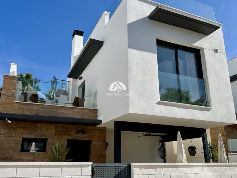 Villa for Sale in Lomas de Cabo Roig Orihuela Costa, Alicante 46