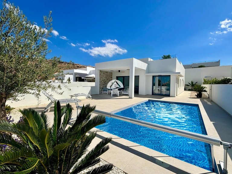 Villa for Sale in Ciudad Quesada Rojales - Ciudad Quesada, Alicante 1