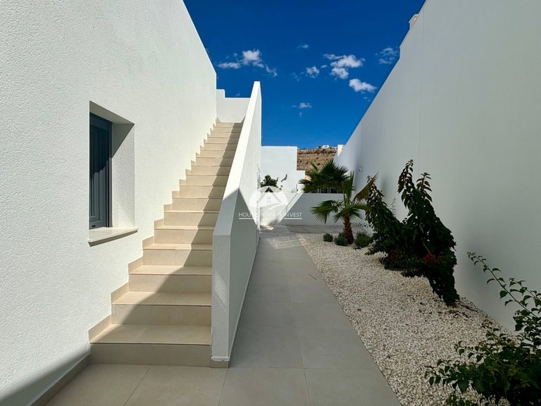 Villa for Sale in Ciudad Quesada Rojales - Ciudad Quesada, Alicante 3