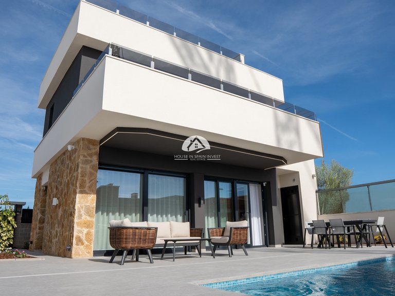 Villa for Sale in Ciudad Quesada Rojales - Ciudad Quesada, Alicante 2