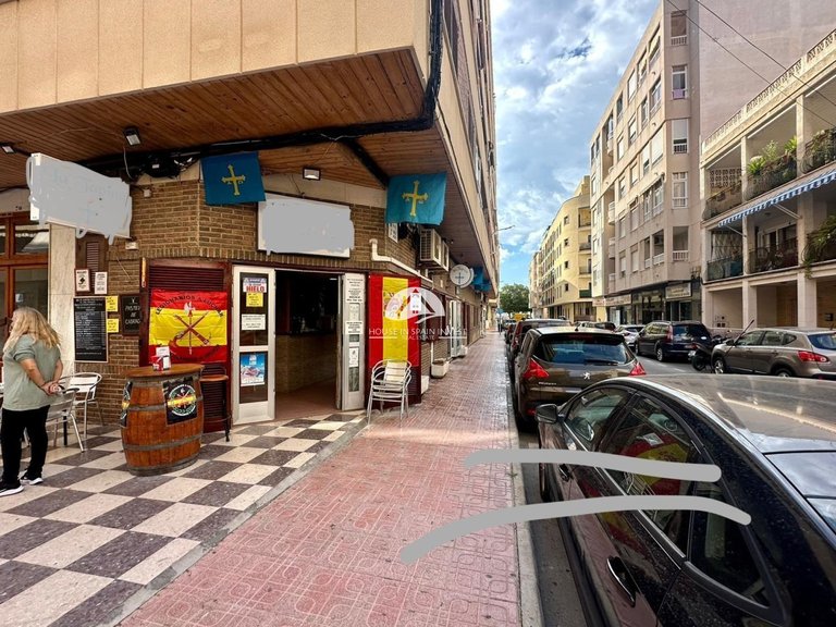 Commercial for Sale in Centro Torrevieja, Alicante 1