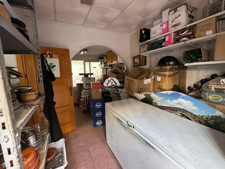 Commercial for Sale in Centro Torrevieja, Alicante 11