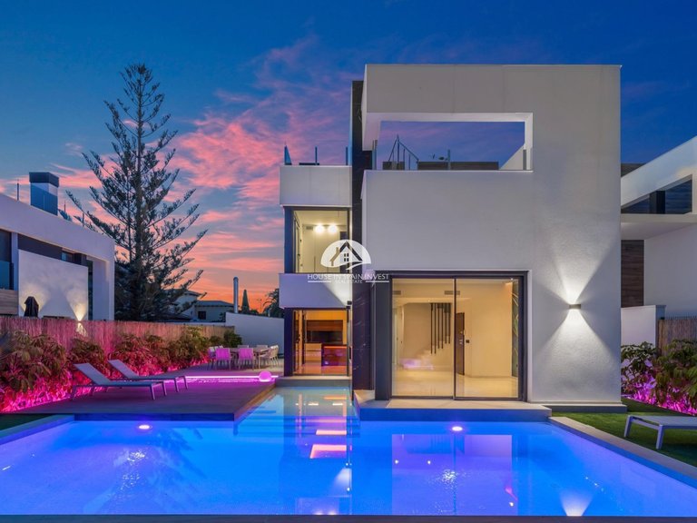 Villa for Sale in La Siesta - El Salado - Torreta Torrevieja, Alicante 2