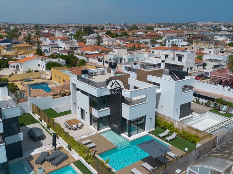 Villa for Sale in La Siesta - El Salado - Torreta Torrevieja, Alicante 3