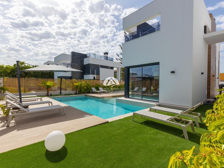 Villa for Sale in La Siesta - El Salado - Torreta Torrevieja, Alicante 6