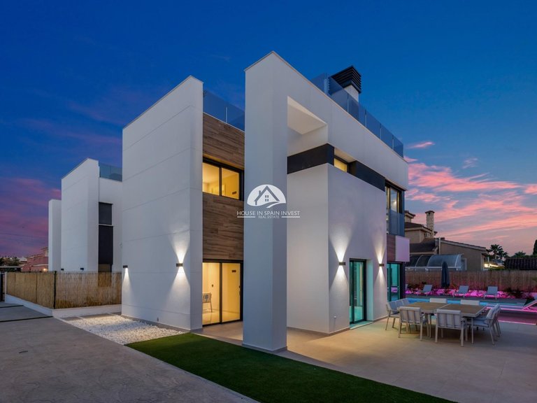 Villa for Sale in La Siesta - El Salado - Torreta Torrevieja, Alicante 11