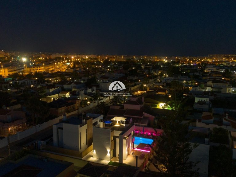 Villa for Sale in La Siesta - El Salado - Torreta Torrevieja, Alicante 23
