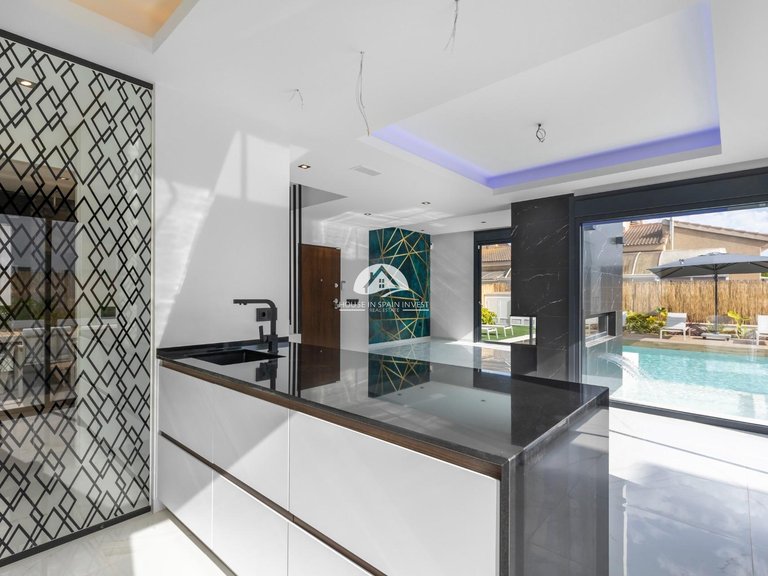 Villa for Sale in La Siesta - El Salado - Torreta Torrevieja, Alicante 41