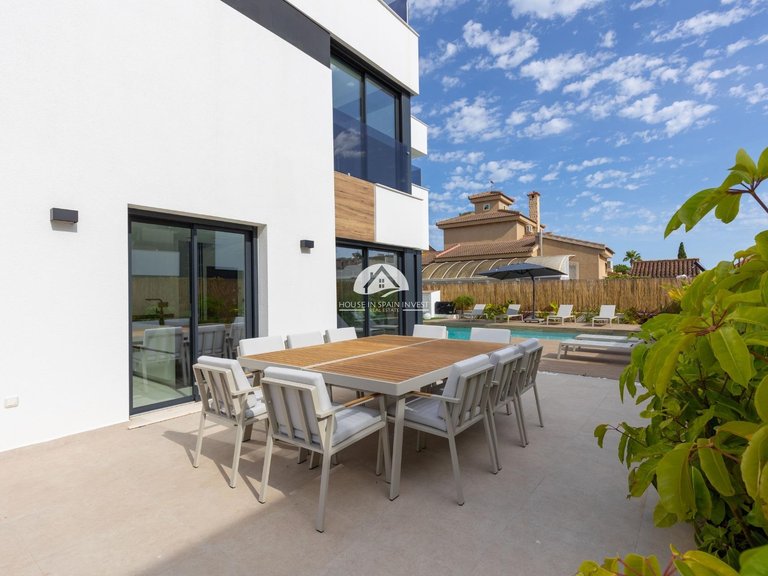Villa for Sale in La Siesta - El Salado - Torreta Torrevieja, Alicante 46