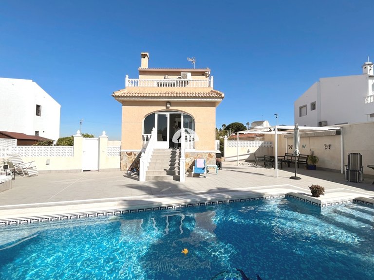 Villa for Sale in Monte Azul Benijofar, Alicante 1