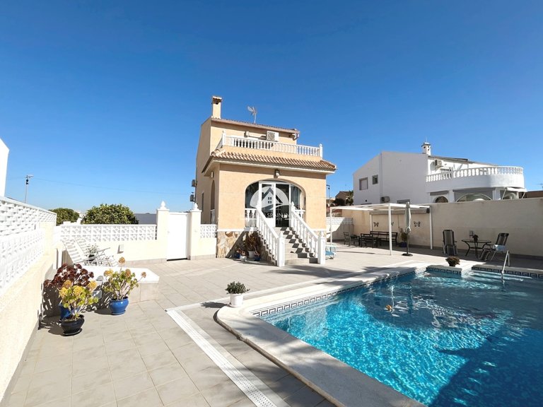 Villa for Sale in Monte Azul Benijofar, Alicante 2