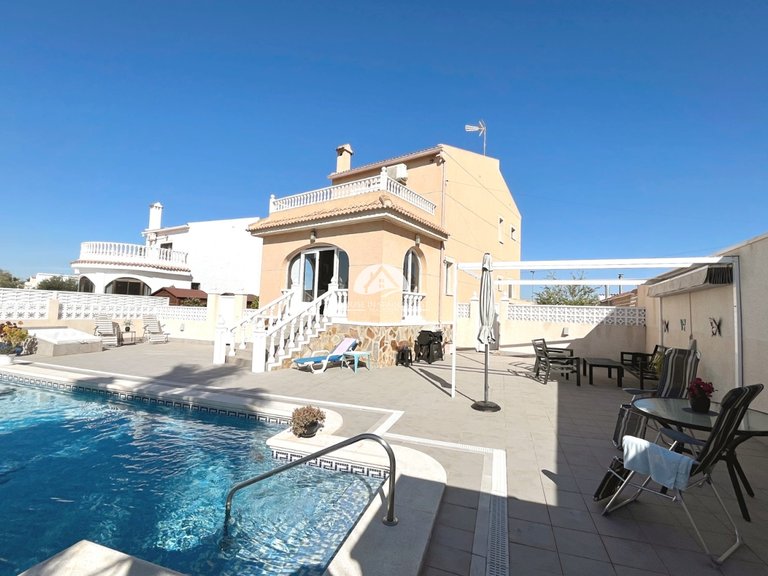 Villa for Sale in Monte Azul Benijofar, Alicante 3