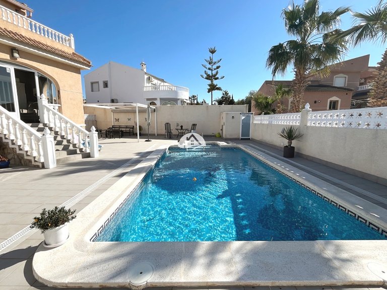 Villa for Sale in Monte Azul Benijofar, Alicante 4