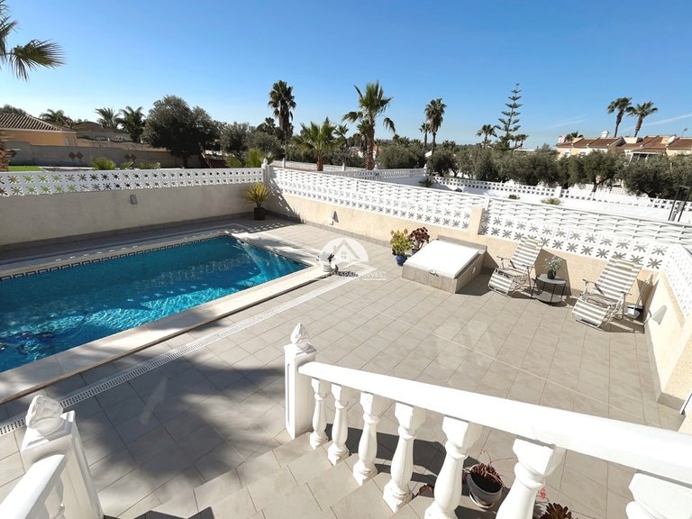 Villa for Sale in Monte Azul Benijofar, Alicante 5