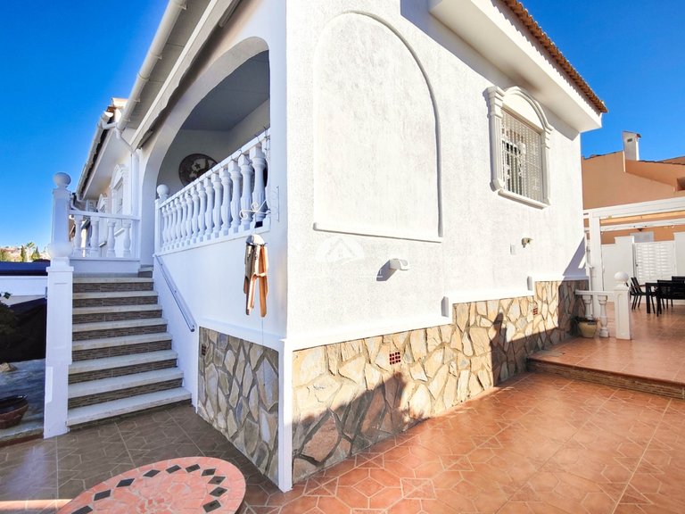 Villa for Sale in Rojales Rojales - Ciudad Quesada, Alicante 2