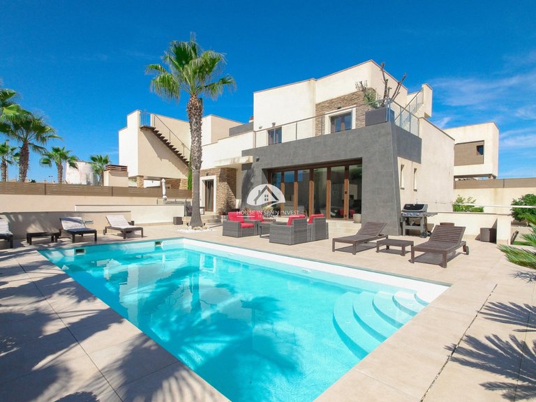 Villa for Sale in Aguas Nuevas - Sector 25 Torrevieja, Alicante 1