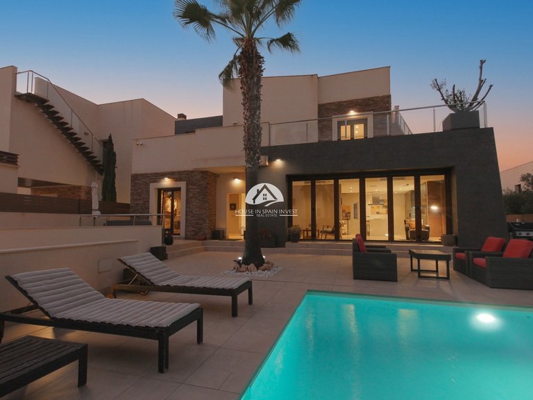 Villa for Sale in Aguas Nuevas - Sector 25 Torrevieja, Alicante 3