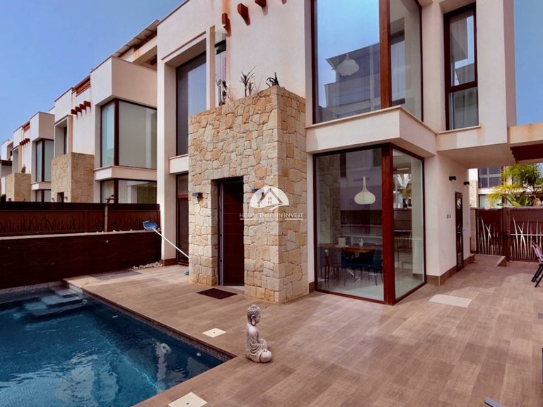 Villa for Sale in Ciudad Quesada Rojales - Ciudad Quesada, Alicante 1