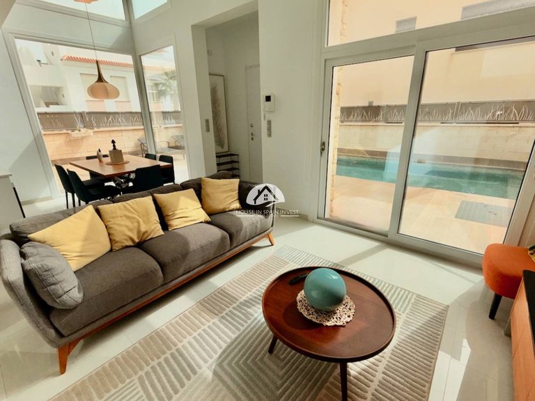 Villa for Sale in Ciudad Quesada Rojales - Ciudad Quesada, Alicante 3