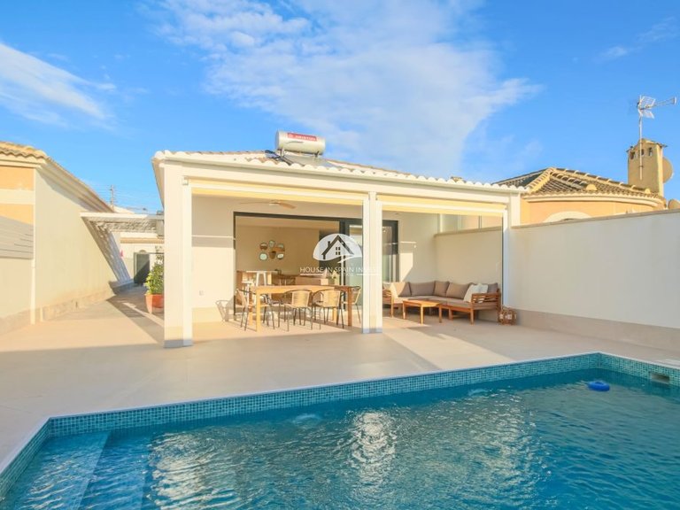 Villa for Sale in La Siesta - El Chaparral - San Luis Torrevieja, Alicante 1