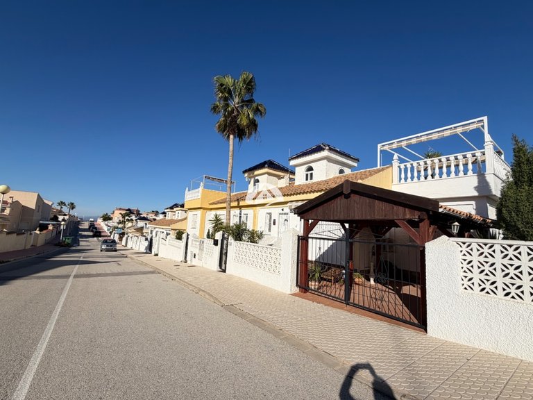 Villa for Sale in Ciudad Quesada Rojales - Ciudad Quesada, Alicante 1