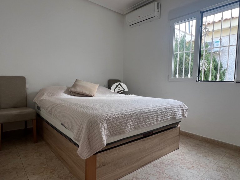 Villa for Sale in Ciudad Quesada Rojales - Ciudad Quesada, Alicante 12