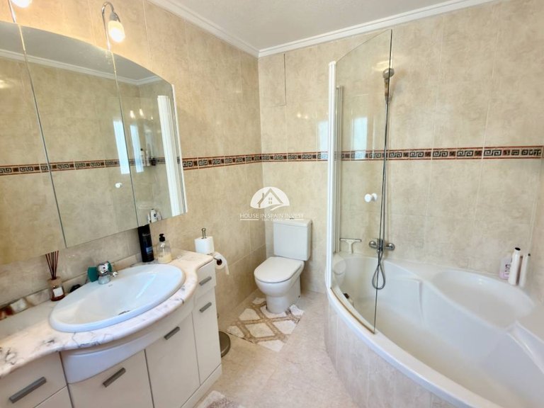 Villa for Sale in Ciudad Quesada Rojales - Ciudad Quesada, Alicante 10
