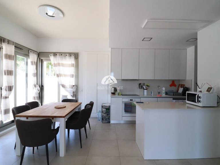 Villa for Sale in Urbanizaciones San Miguel De Salinas, Alicante 2