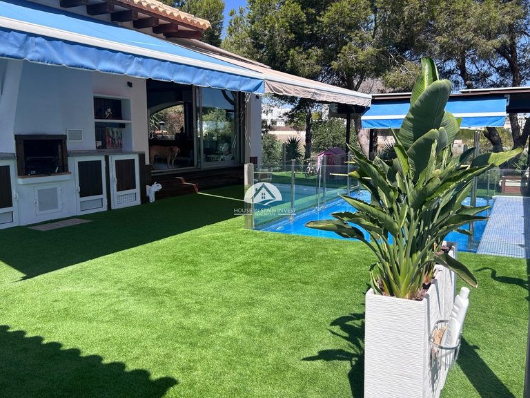 Villa for Sale in Lomas de Cabo Roig Orihuela Costa, Alicante 1