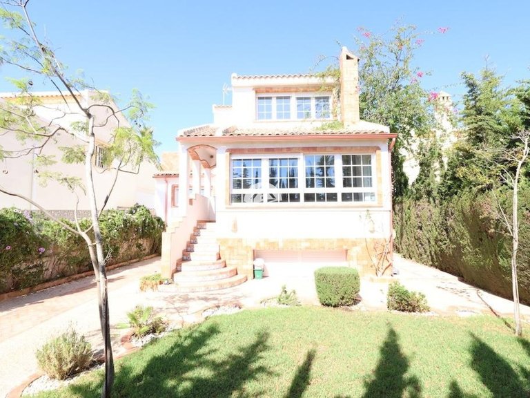 Villa for Sale in Villamartín - Las Filipinas Orihuela Costa, Alicante 38