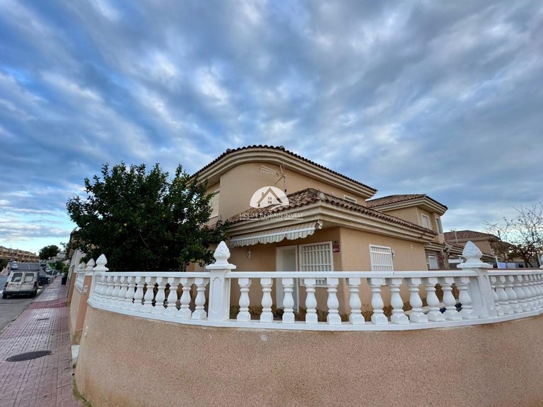 Villa for Sale in Los Balcones Torrevieja, Alicante 25
