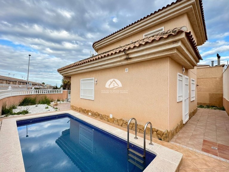 Villa for Sale in Los Balcones Torrevieja, Alicante 1