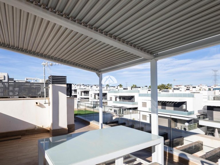 Villa for Sale in Villamartín - Las Filipinas Orihuela Costa, Alicante 28