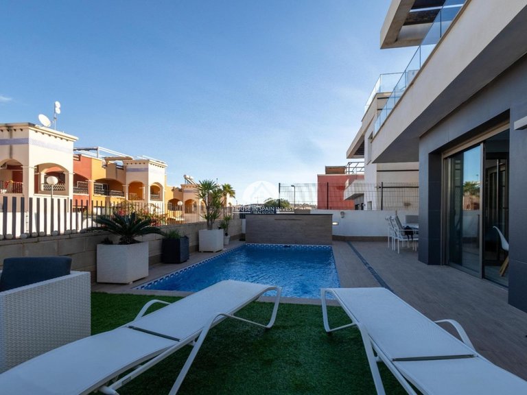 Villa for Sale in Villamartín - Las Filipinas Orihuela Costa, Alicante 30