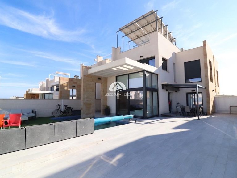 Villa for Sale in Lomas de Cabo Roig Orihuela Costa, Alicante 2