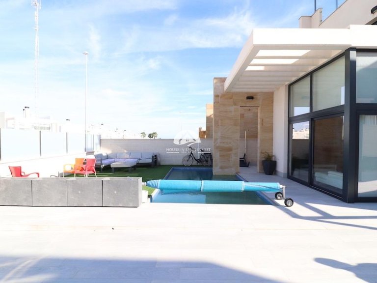 Villa for Sale in Lomas de Cabo Roig Orihuela Costa, Alicante 6